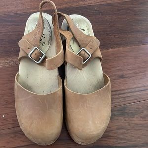 Lotta’s Clogs: Low Wood Brown Clogs in Oiled Nubuck